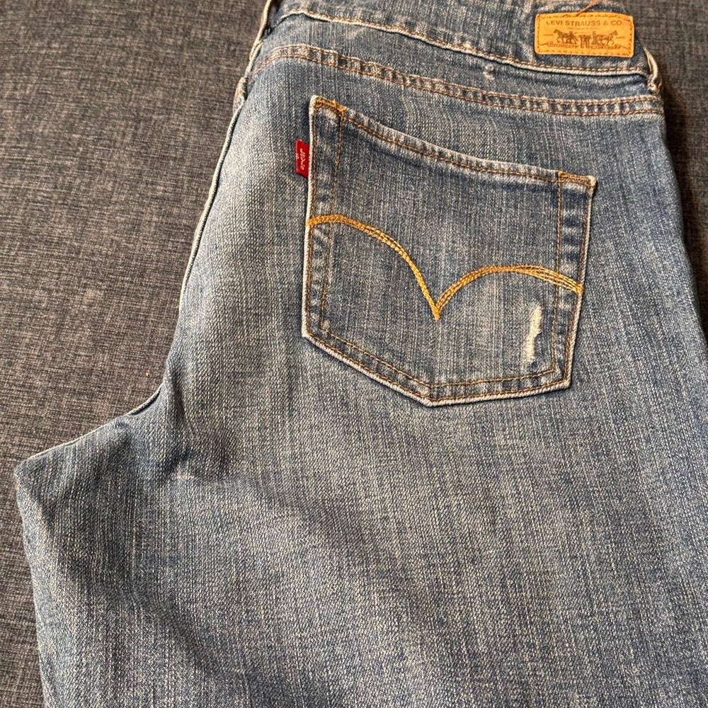 Classic Levi’s Denim Jeans - Picture 6 of 8